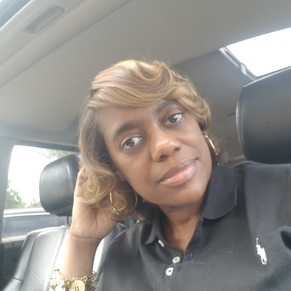 Meet your Posher, Stephanie - Picture 1 of 1